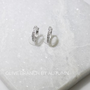 Offerta lampo* Orecchini a cerchio Huggie in argento sterling / Orecchini a cerchio piccoli / Orecchini minimalisti / Orecchini a cerchio semplici con zirconi cubici