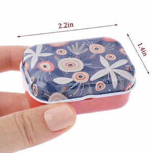 Floral Mini Sewing Kit: Magnetic Needle Minder Tin image 9