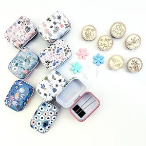 Floral Mini Sewing Kit: Magnetic Needle Minder, Travel Sewing Bag Bild 1