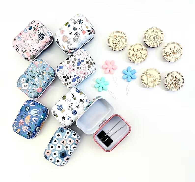 Floral Mini Sewing Kit: Magnetic Needle Minder, Travel Sewing Bag Bild 1