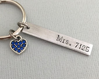 Portachiavi personalizzato della moglie della polizia, forze dell'ordine, regalo dell'agente di polizia, portachiavi del numero di badge, linea blu sottile, fidanzata della polizia