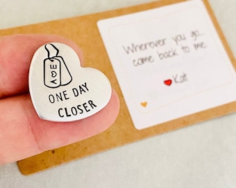 Ficha personalizada de un día más cerca, regalo militar, regalo de larga distancia para novio, regalo de marido, día de San Valentín, regalo de despliegue, regalo LDR