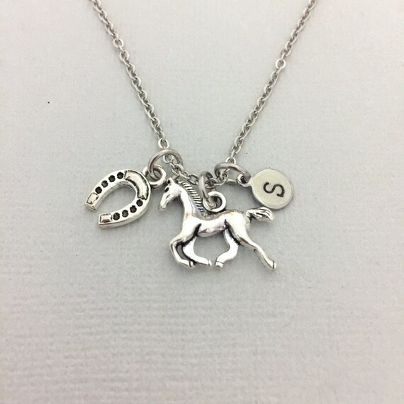 Collana minimalista da donna con ferro di cavallo | Regalo portafortuna a forma di cavallo | Regalo per amanti dei cavalli | Collana dell'amicizia | Idea regalo - Italia