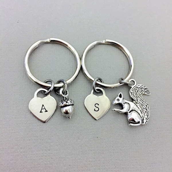 Set Llavero de ardilla personalizado, Llavero de tuerca, Llavero de parejas, Llavero de bellota, Regalo de aniversario, Etiqueta de corazón, Inicial, Él y ella