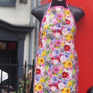 Reversible kitchen apron - flowers