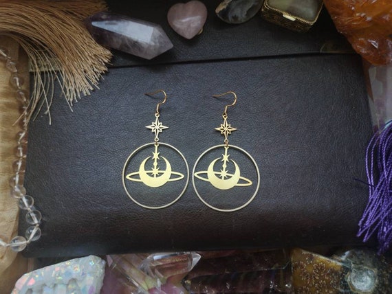 Ohrringe Ohrhänger earrings Geschenk brass messing gold Hippie witchy Tribal magic sonne sun stars Stern crystal hoop Planet Saturn jewelry