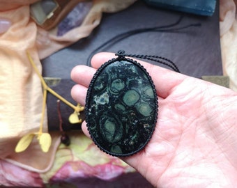 Kambaba stone jasper Heilstein Kette Anhänger Macrame makramee macramee crystal Edelstein Heilung jaspis green black universe spirals huge