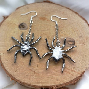 Silberne Ohrringe Ohrhänger earrings silver metal alloy hoop earring Spinne spiders spider Halloween themed spooky season Spiderman costume image 4