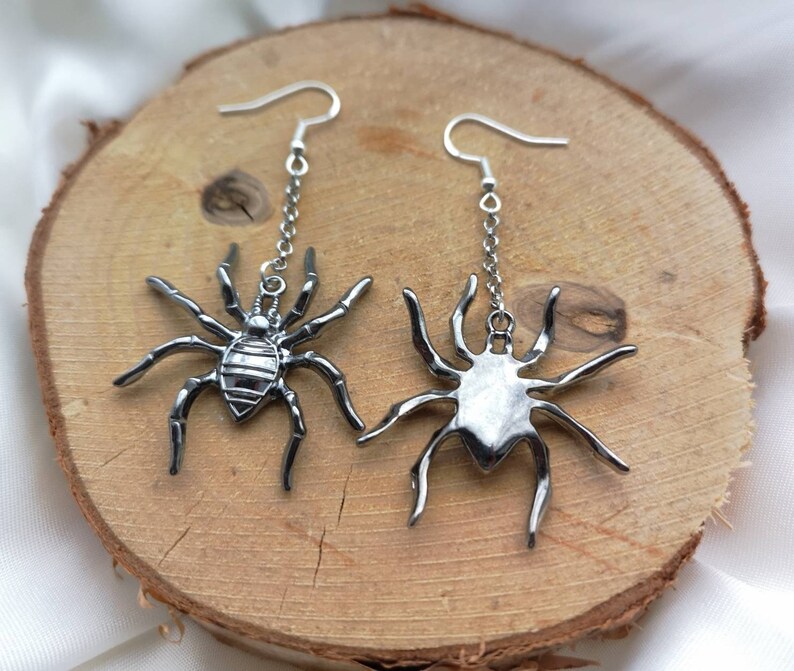 Silberne Ohrringe Ohrhänger earrings silver metal alloy hoop earring Spinne spiders spider Halloween themed spooky season Spiderman costume image 4