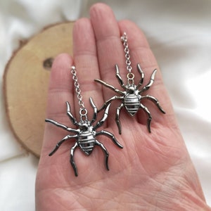 Silberne Ohrringe Ohrhänger earrings silver metal alloy hoop earring Spinne spiders spider Halloween themed spooky season Spiderman costume image 3