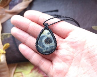 Jaspis jasper stone Heilstein Kette Anhänger Macrame makramee macramee crystal Edelstein Heilung jaspis blue Grey yellow pendant talisman