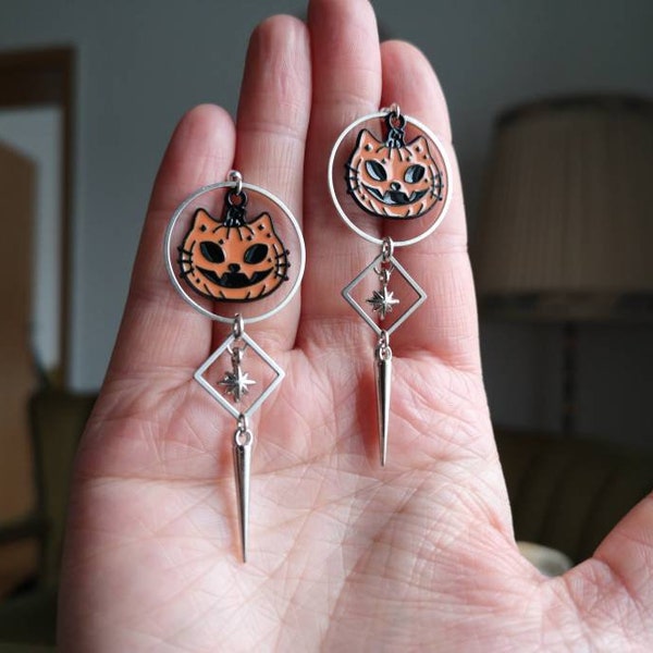 Ohrringe Ohrhänger hanging earrings metal alloy silver witchy moon magical Mond stars star Halloween themed spooky pumpkin cat orange stern