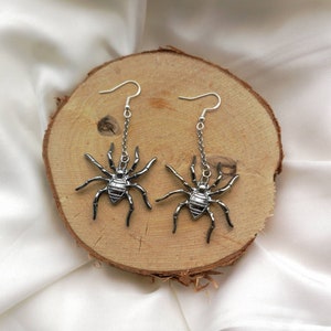Silberne Ohrringe Ohrhänger earrings silver metal alloy hoop earring Spinne spiders spider Halloween themed spooky season Spiderman costume image 2