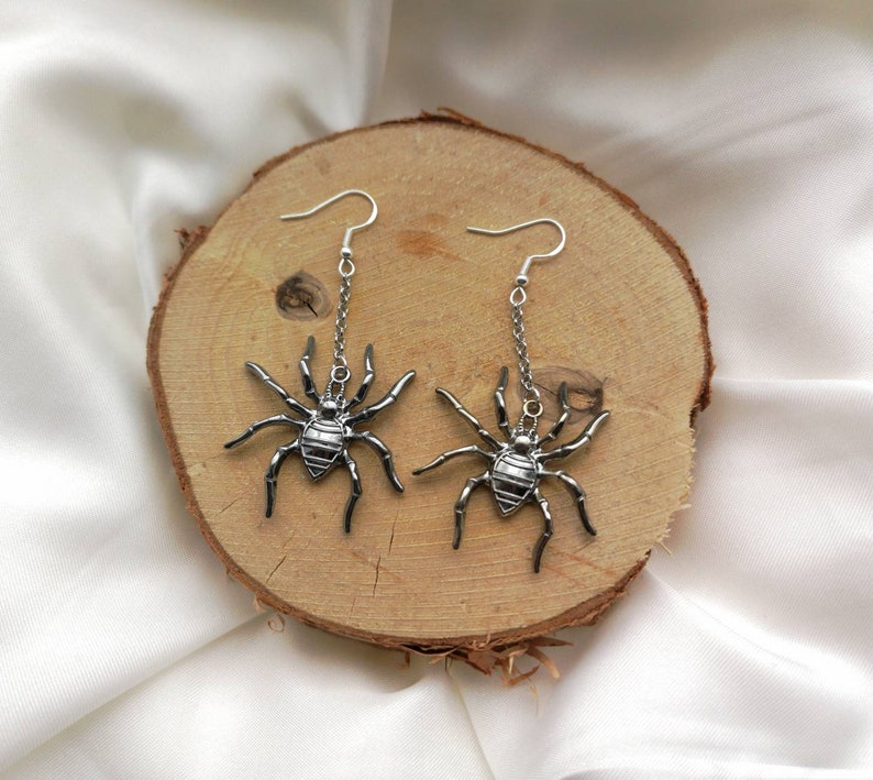 Silberne Ohrringe Ohrhänger earrings silver metal alloy hoop earring Spinne spiders spider Halloween themed spooky season Spiderman costume image 2