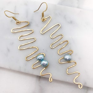 SQUIGGLE WAVE EARRING
