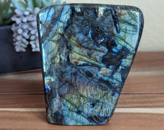 Labradorite Freeform from Madagascar - Rainbow Color Play - Self Standing - Natural Art
