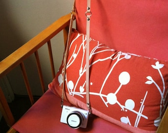 Customized leather strap for your camera. Made in France.