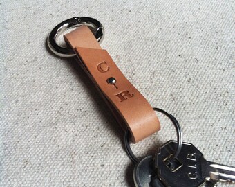 Leather keychain, personalisable to your initials. Made In France.