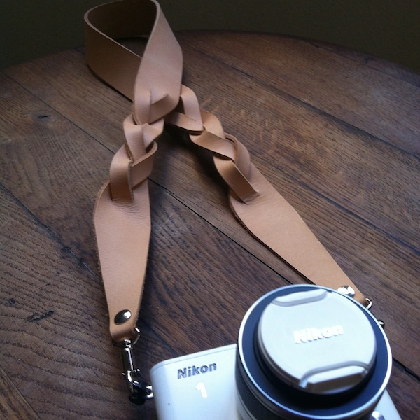 Kameragurt / Umhängeband aus Leder. Handgefertigt in Frankreich.