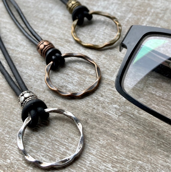Glass holder outlet necklace