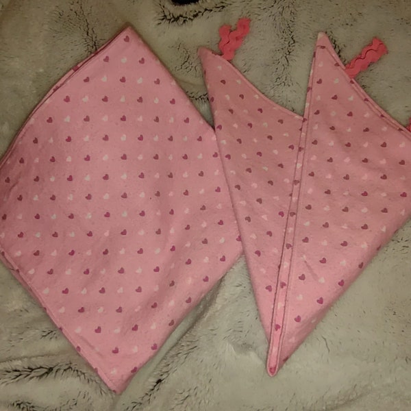 Super soft Flannel ferret-sized "Baby" Blanket 18" x 18" with matching Corner Hammock 26" x 18" x 18" Pink Hearts with hooks