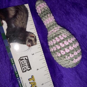 Turkey Leg Super Cute Tightly Crocheted Drumstick Ferret Pet Toy with Rattle Pink Gray imagem 4