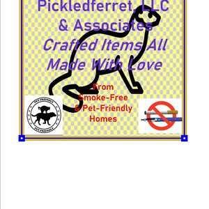 Puede incluir: Un fondo a cuadros amarillo y blanco con una silueta negra de un hur&oacute;n. El texto "Pickledferret, LLC & Associates" est&aacute; en morado. El texto "Crafted Items All Made With Love" est&aacute; en morado. El texto "From Smoke-Free & Pet-Friendly Homes" est&aacute; en rojo. Una imagen en blanco y negro de un perro y un gato est&aacute; en un c&iacute;rculo con el texto "Pet Friendly". Un c&iacute;rculo rojo con una l&iacute;nea diagonal contiene un cigarrillo y un cigarrillo electr&oacute;nico.
