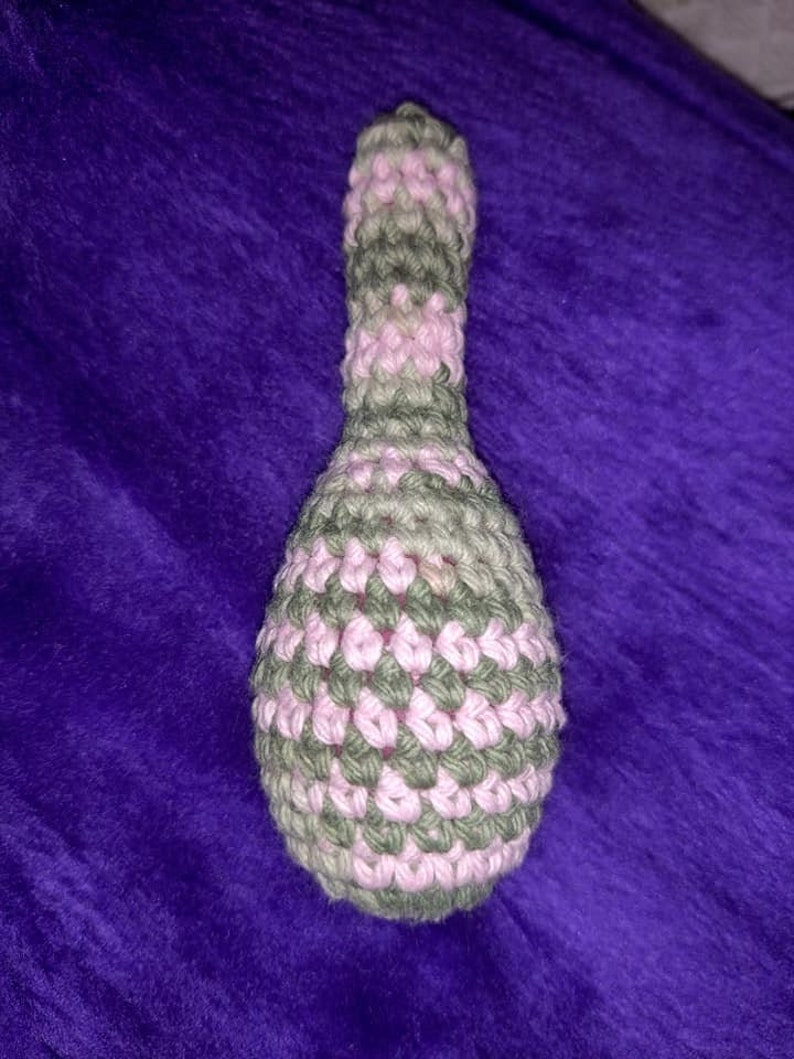 Turkey Leg Super Cute Tightly Crocheted Drumstick Ferret Pet Toy with Rattle Pink Gray imagem 2