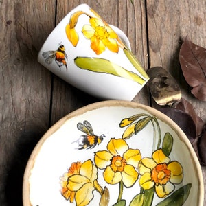 handpainted bowl
salad bowl
hand painted pottery
deep bowl
pottery bowl
yellow bowl
miso bowl
pasta bowl
cute handmade pottery
bee dinner plates
gifts for women
wedding plate names
handpainted plate