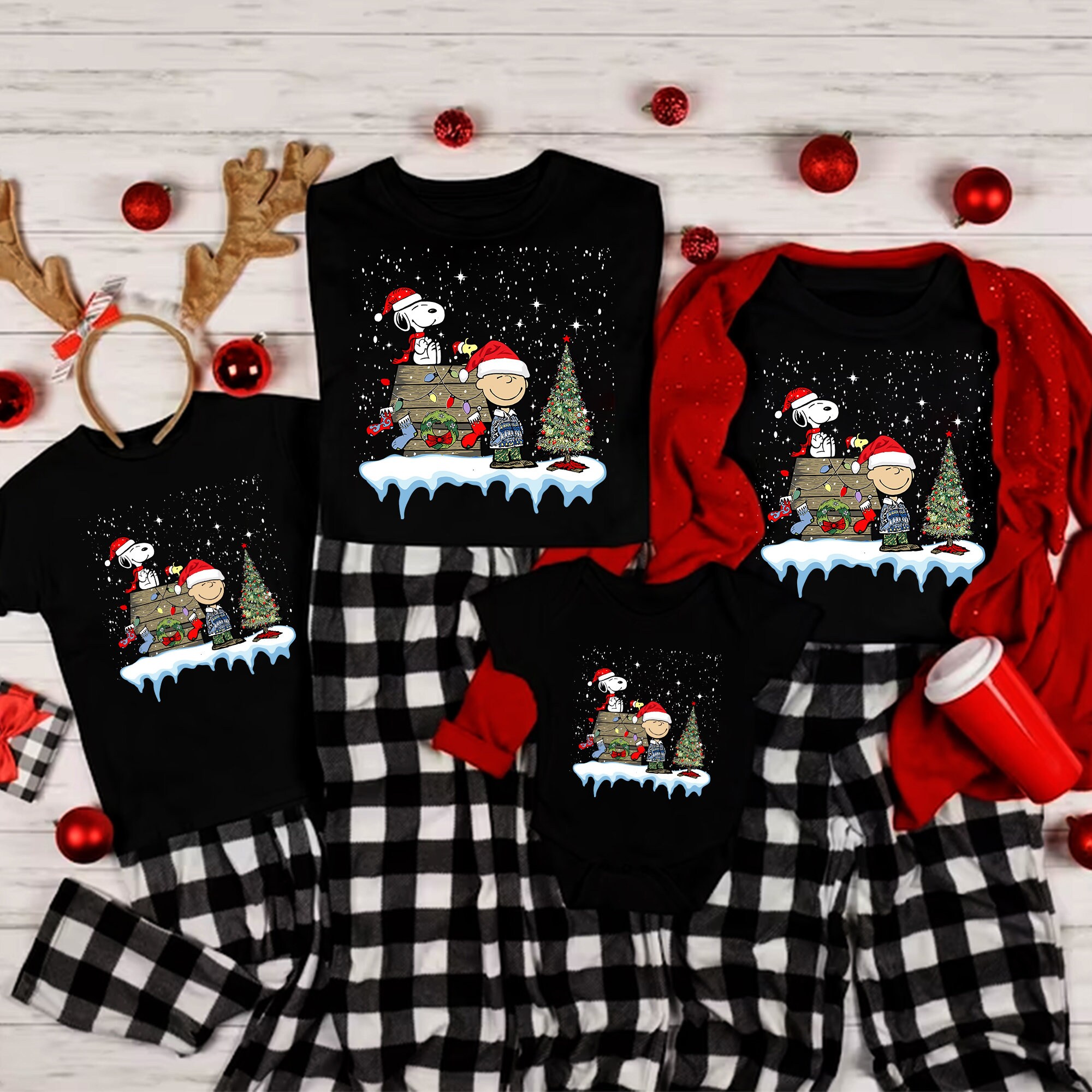 Discover Snoopy Hund Und Charlie Braun Merry Christmas T-Shirt