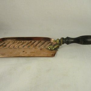 Henry Loveridge Copper Crumb Scoop, Antique Copper, Vintage Copper, Loveridge copper, Vintage decor, Crumb scoop, antique crumb scoop