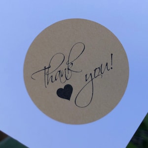 Merci Sticker Heart | 1,5 pouces 30 pièces Autocollants Kraft | Étiquettes d’emballage | Autocollant rond fait à la main | Autocollants de remerciement de mariage