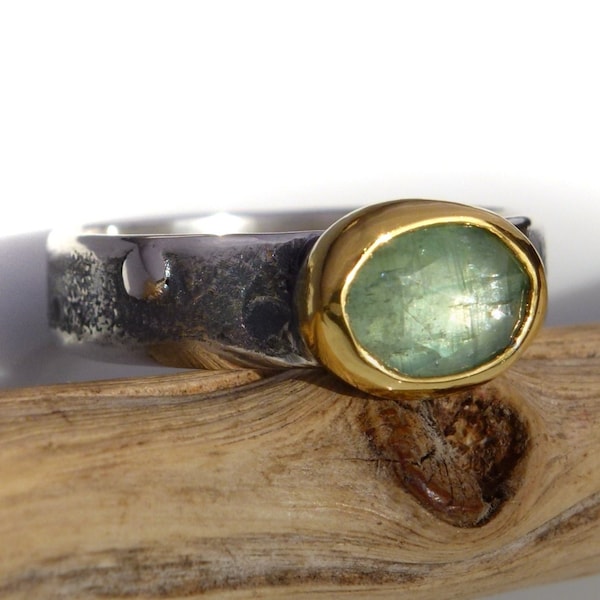 Glowing kyanite ring, 24K gold, green kyanite ring, silver ring green kyanite, 999 fine gold, statement ring, ooak, UNIKAT