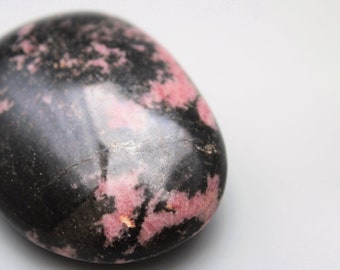 Rhodonite Palm Stone Rhodonite Crystal Rhodonite Specimen Polished Crystal Healing Zodiac Birthday Gift May Taurus Gemini