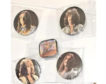 Status Quo x 5 vintage badges .  Band member faces and an End of the Road square badge.  Vintage and collectable.  Rare designs