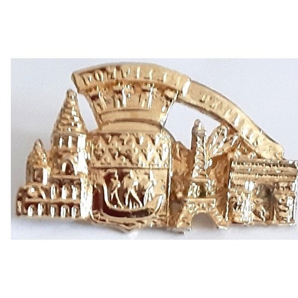 PARIS   Gold Coloured Metal Pin Badge Mint, tourist sites, lettering says: Pompiers de Paris,  great momento