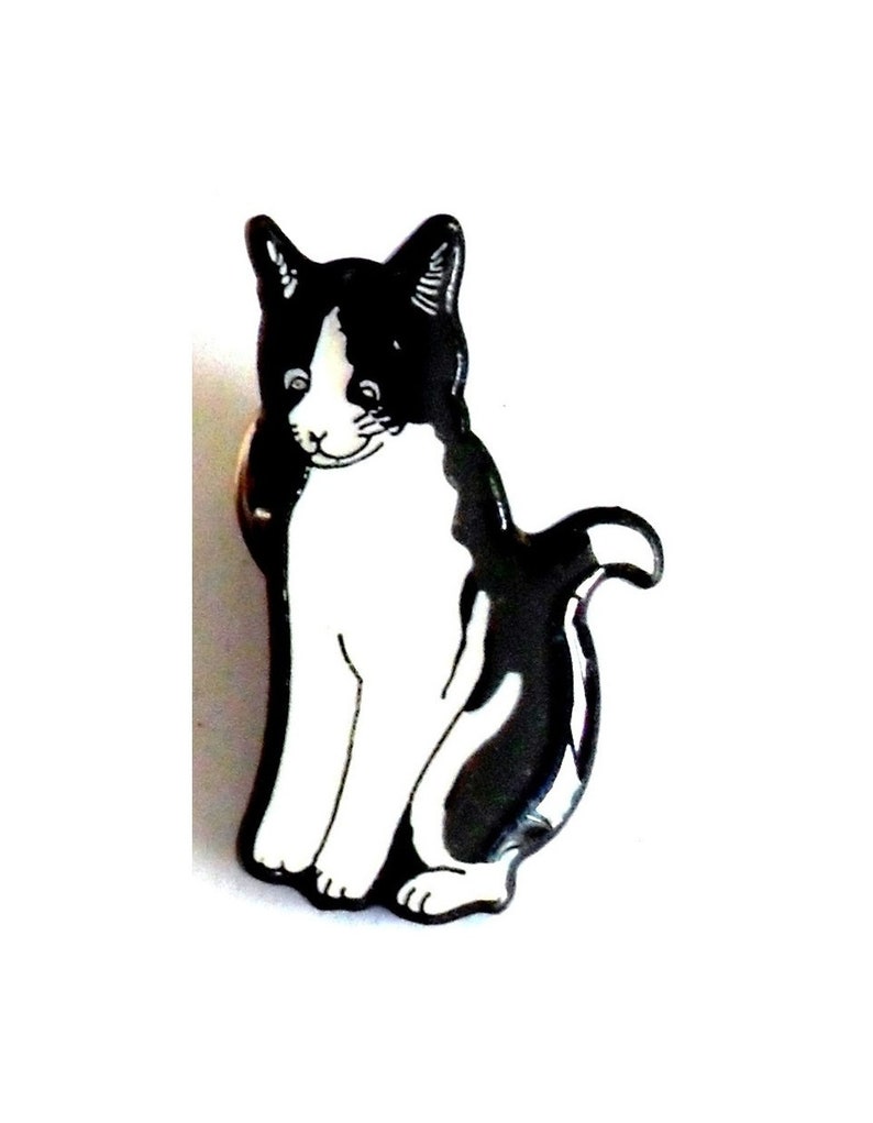 Cat sitting metal enamel badge. Cat pin
