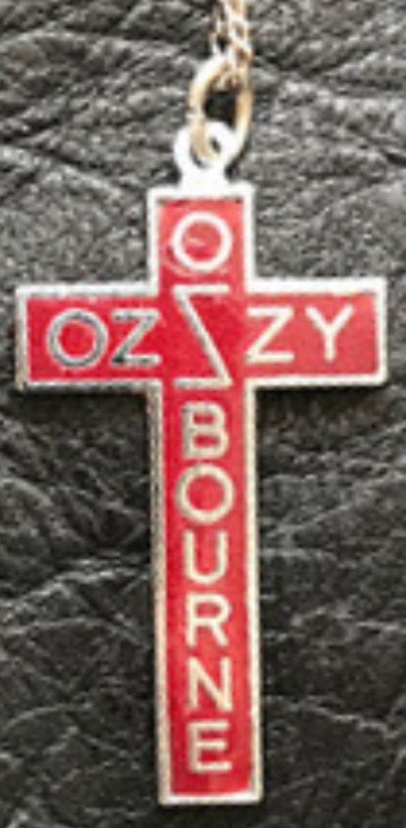 Ozzy Osbourne 十字架ネックレス　オジーオズボーンアクセサリー オジー・オズボーンのヴィンテージ赤十字型ネックレス、ネック