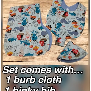 男の子向けギフトセット、新米ママの必需品、おしゃぶり、よだれかけ、ティーピー、バープクロス、サメ、野球、道具など、さまざまな生地のプリントがあります...
