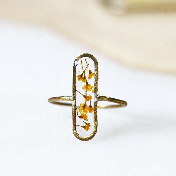 Pierścień z prasowanego kwiatu, pierścień z kwiatem, pierścień z żywicy, żółta biżuteria kwiatowa, pierścień botaniczny, biżuteria z prasowanego kwiatu, pierścień z kwiatem narodzin, prezent dla żony