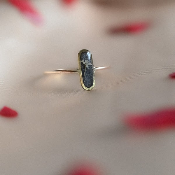 Longue bague délicate en dentelle de la reine Anne avec de la dentelle pressée de la reine Anne, parfaite pour un cadeau de demoiselle d'honneur