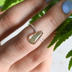 Sebas Dainty Fern Ring, Silver Plant Resin Ring, Green Fern Ring, Leaf Ring, Botanical Jewelry, Silver Statement Ring, Dried Fern Jewelry 画像 2