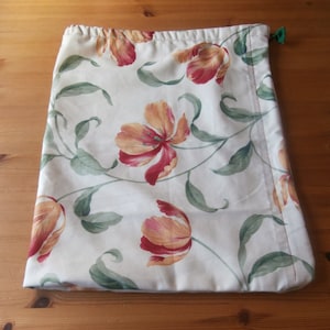 Pretty floral lined drawstring bag