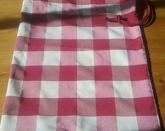 Drawstring bag in red check