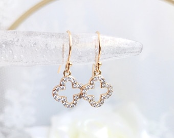 OORBELLEN MET klavertje 4 - Hangoorbellen klaver, 14K gold filled klaver oorbellen, oorbellen met vier blaadjes, hanger met 4 blaadjes, geluksbrenger, oorbel