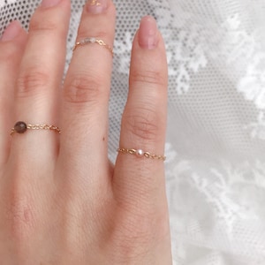Anello di Perla d'Acqua Dolce Rosa. Anello a catena Extra Dainty. 14K Anello di pietra preziosa oro. Anello di impilamento Pinky/Midi/Minimalistic