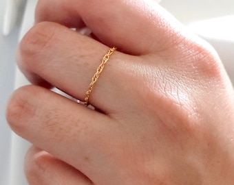 Dainty Rope Chain Ring, Simple Dainty 14K Gold-Filled Jewellery. Minimalistic Accessory