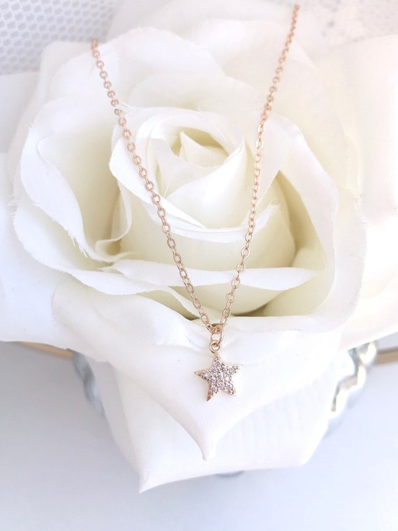 Make.N Crystal Charm10 - V-Neck Pearl Make.N Crystal Charm10 - V-Neck Pearl