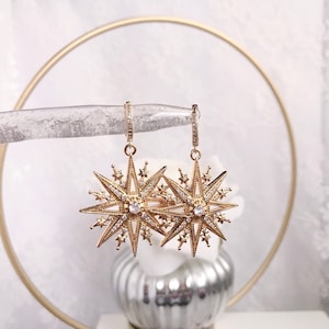 Pendiente de estrella grande de oro. Aros de circonita cúbica bañados en oro de 18 quilates. Pendientes con dijes/Aros delicados/Aros minimalistas/Aros de 14 mm