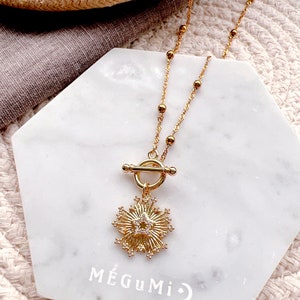 Glitzernde Stern Toggle Halskette. 14K Gold Filled Knebelverschluss-Anhänger. Eleganter Anhänger. Shooting Star Halskette, Layered Halskette Set